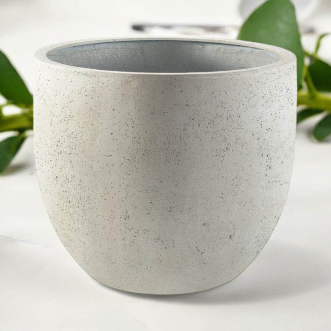 Lichtgrijze ronde bloempot voor binnen en buiten
