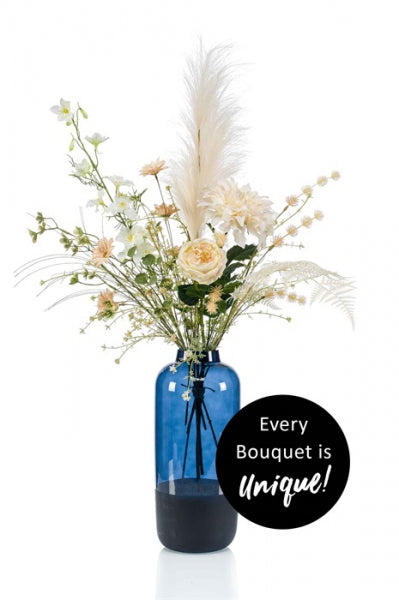 Kunstbloemen boeket XL Perfect Flow in zachte crème- en zandtinten, elegant geschikt in een hoge blauwe vaas (zonder vaas geleverd)